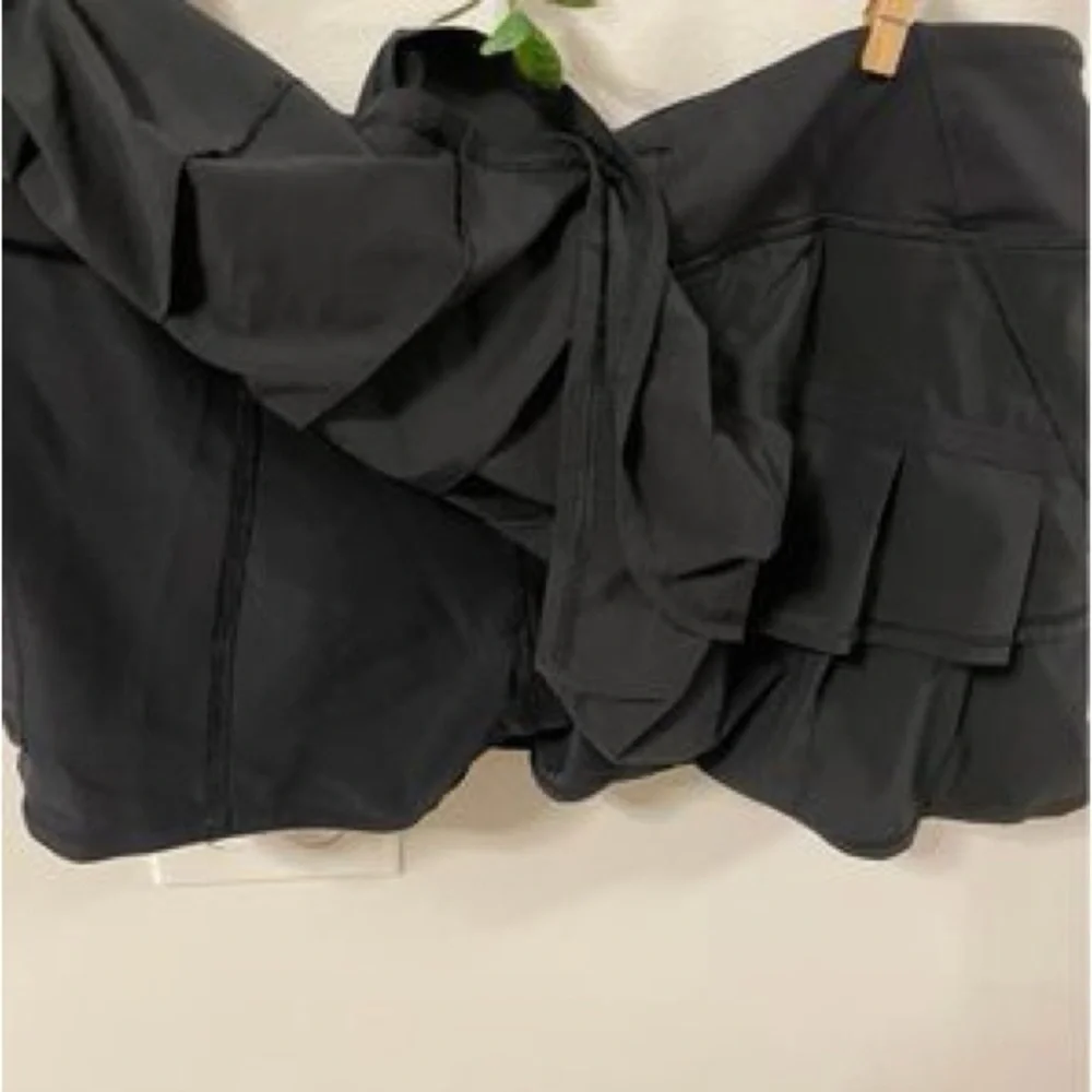 Lululemon Run: Tennis  Skirt *4-way Stretch Black  Size 10